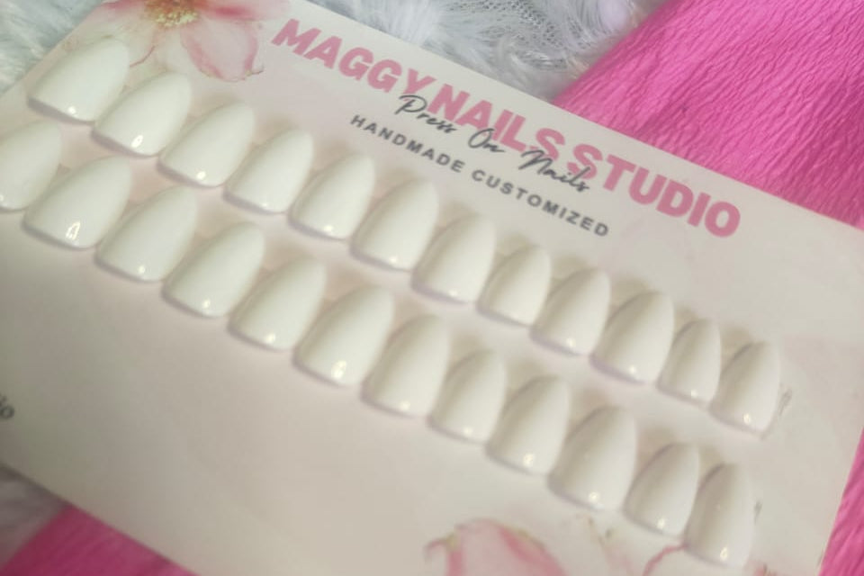 WHITE ALMOND NAILS