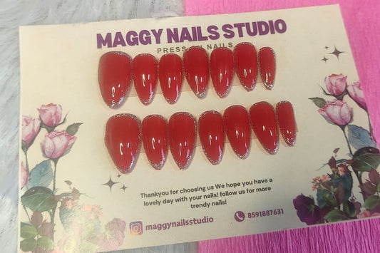 RED SPARKLE QUEEN NAILS